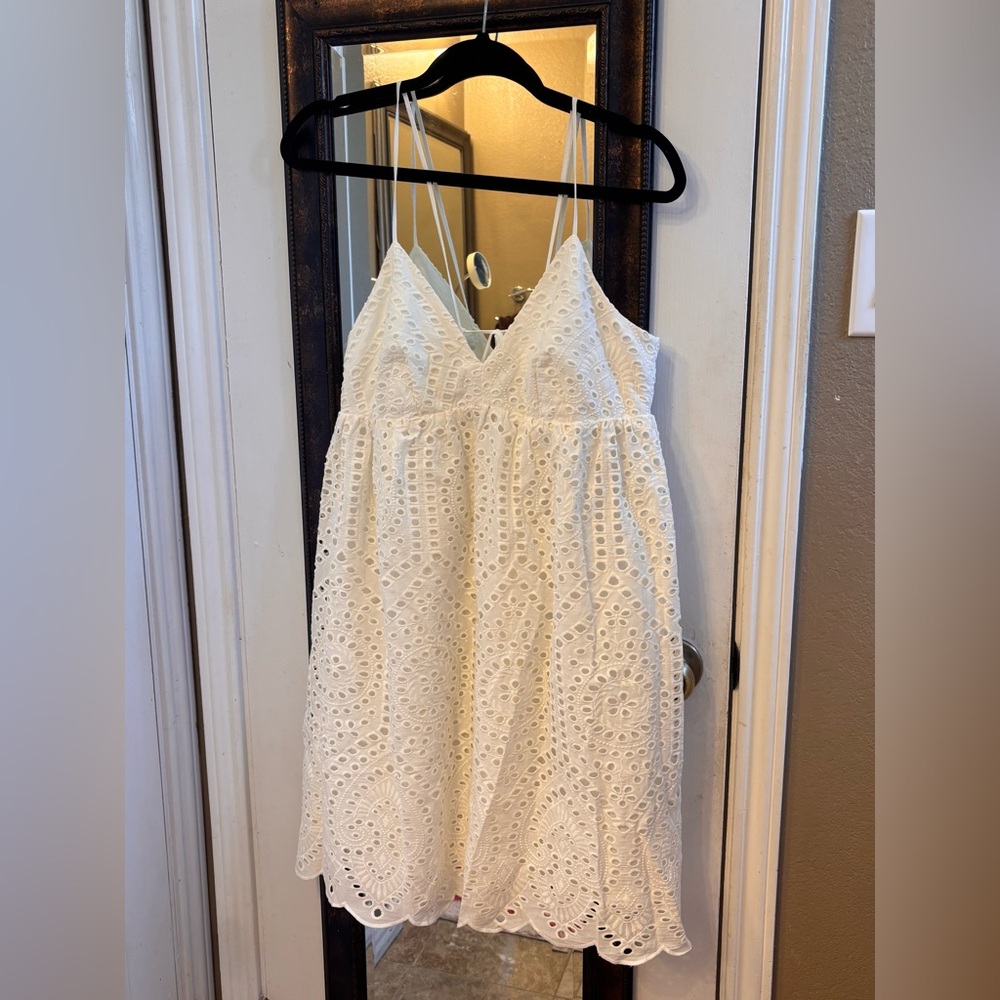 Elegant White Lace Dress M